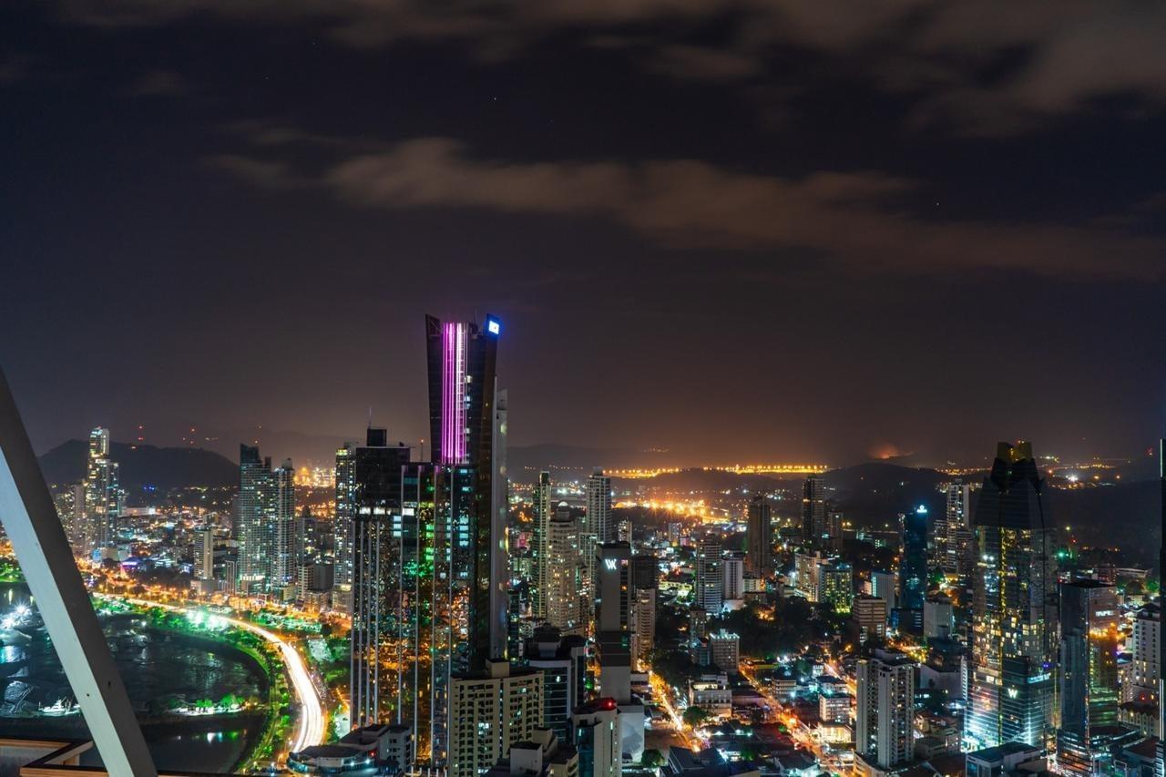 Megapolis Hotel Panama Ngoại thất bức ảnh Panama City skyline at night