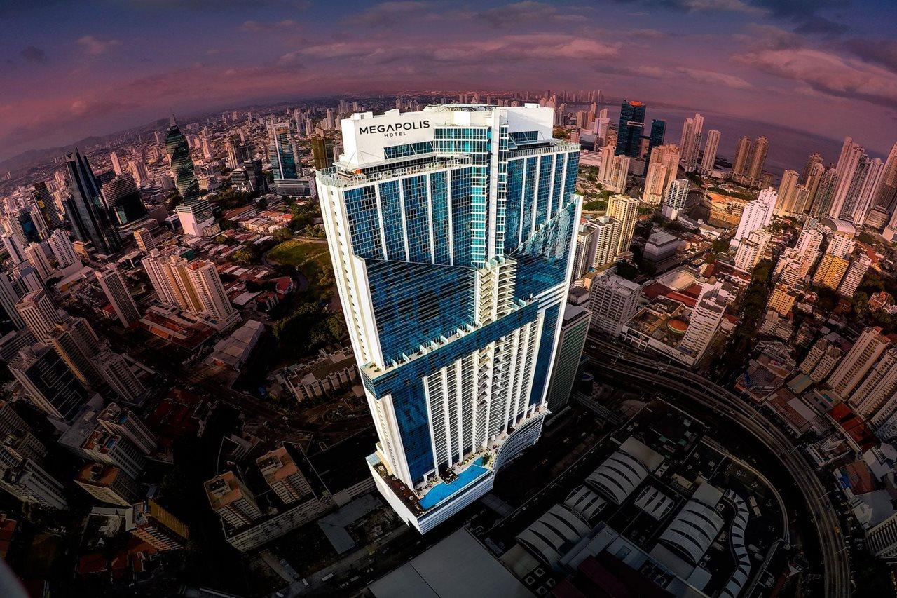 Megapolis Hotel Panama Ngoại thất bức ảnh The building at night