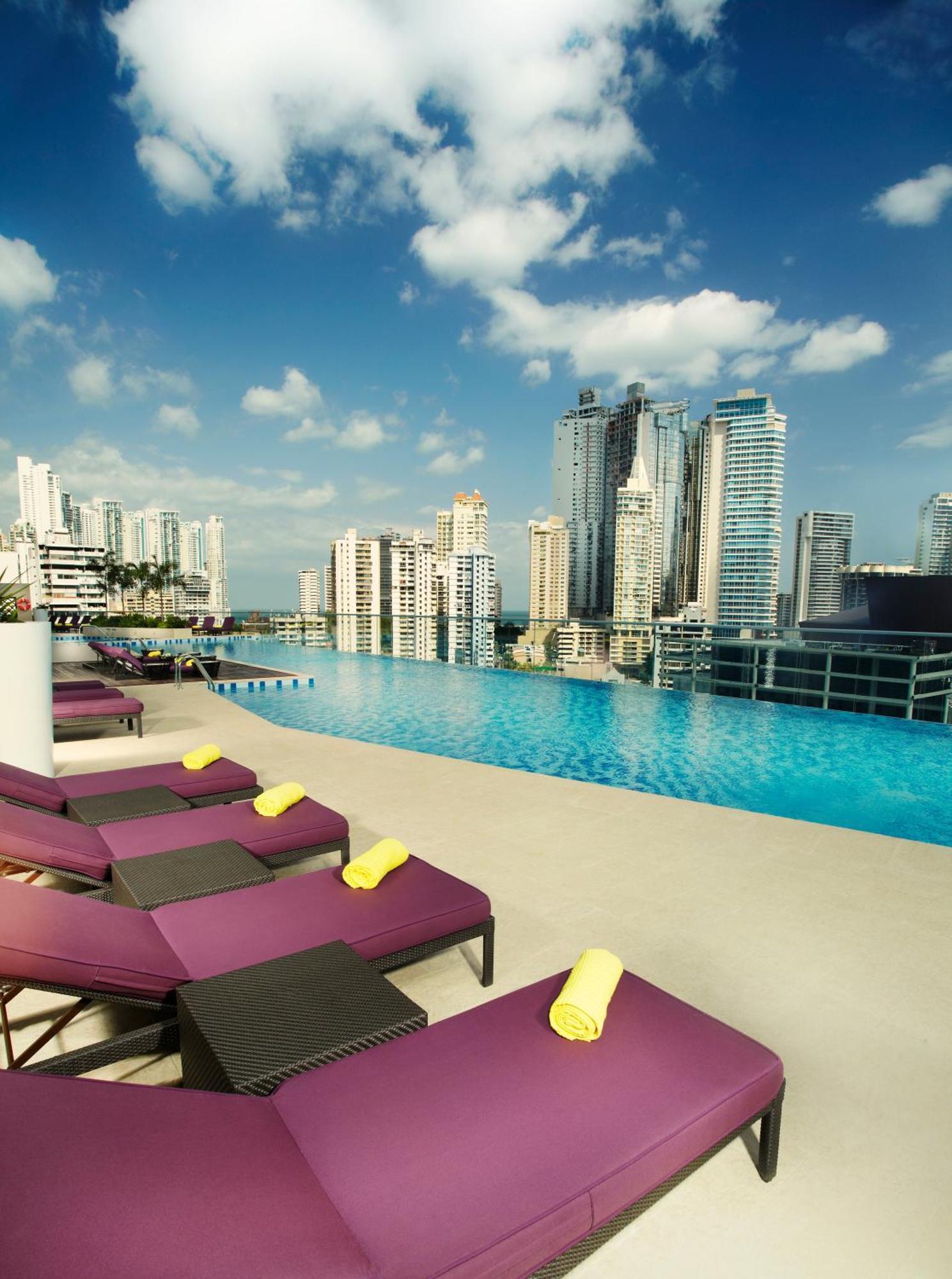 Megapolis Hotel Panama Ngoại thất bức ảnh View from the rooftop pool