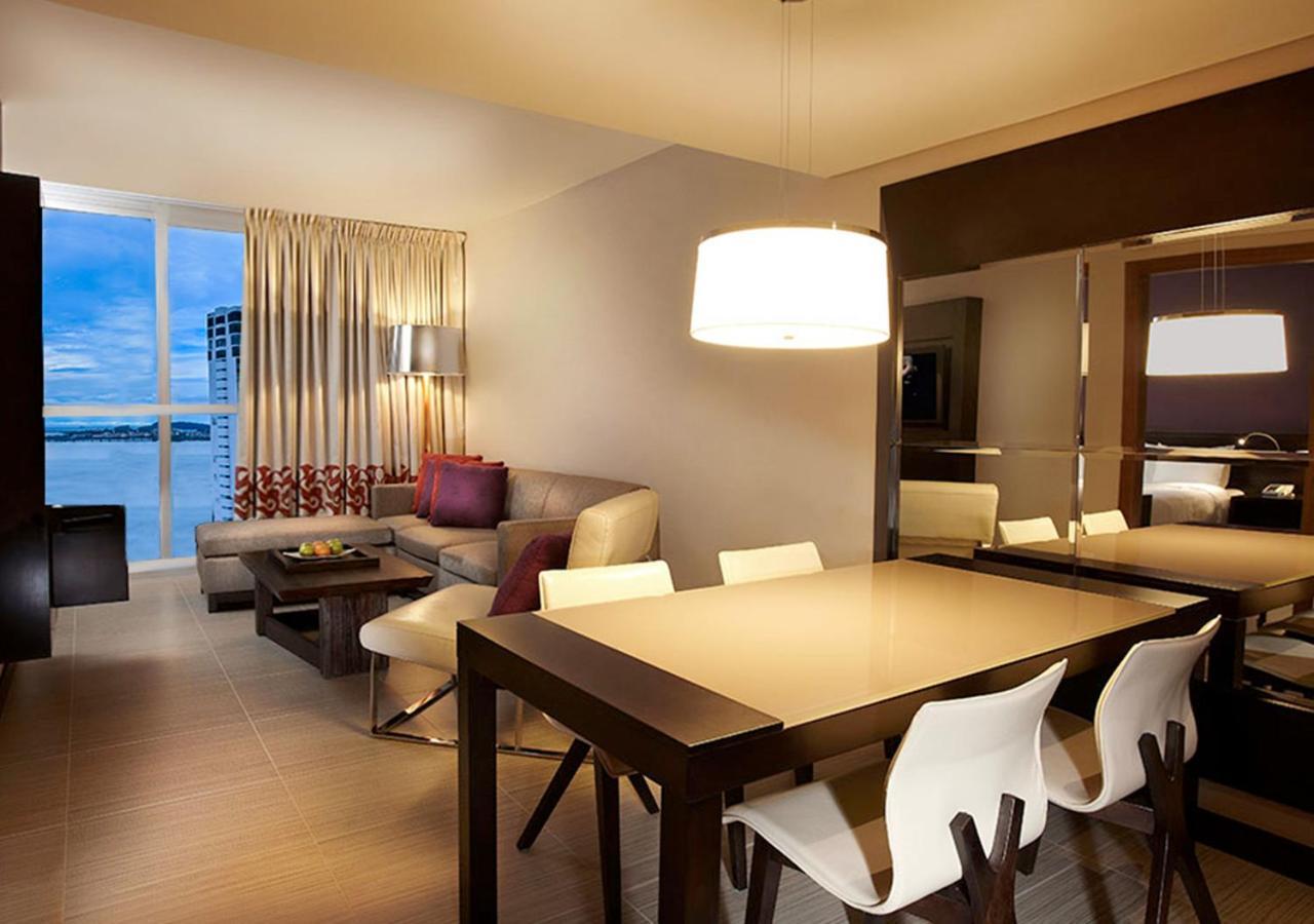 Megapolis Hotel Panama Ngoại thất bức ảnh A typical apartment at The Residences at The Ritz-Carlton, Marina Bay