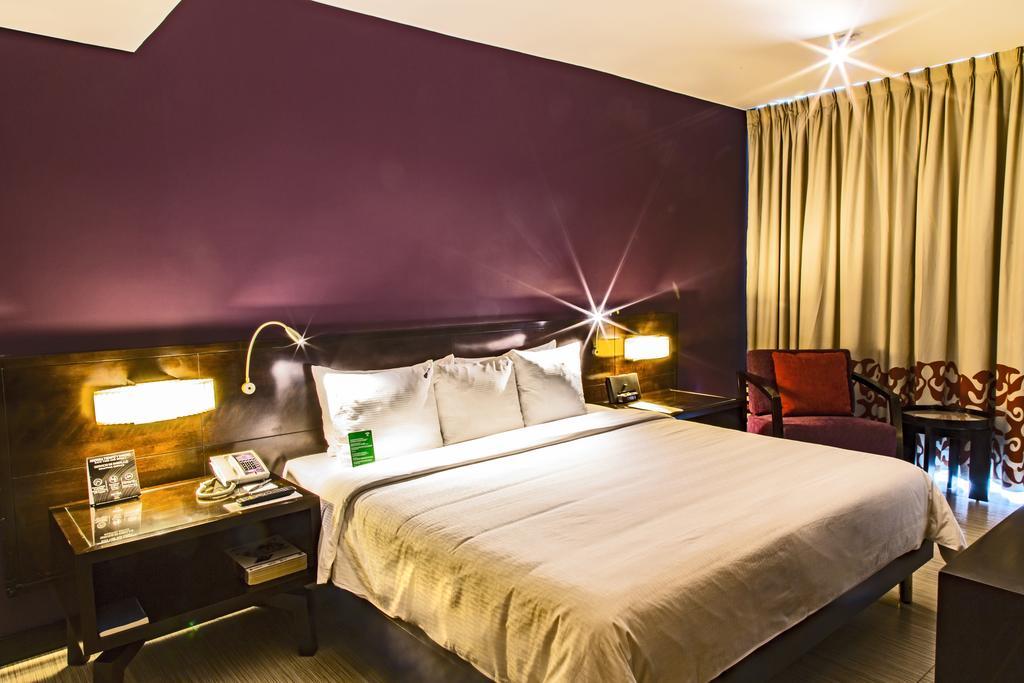 Megapolis Hotel Panama Ngoại thất bức ảnh A room at the hotel